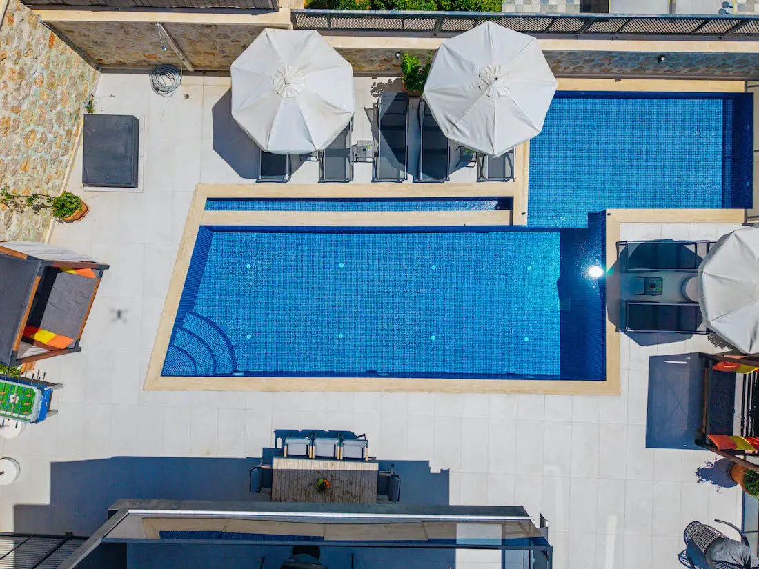 Swimming pool